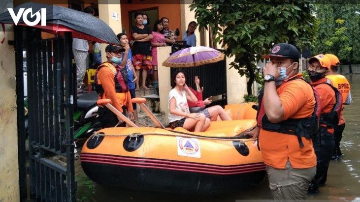 Kota Bekasi Tergenang Banjir Di Beberapa Titik Musababnya Dari Luapan