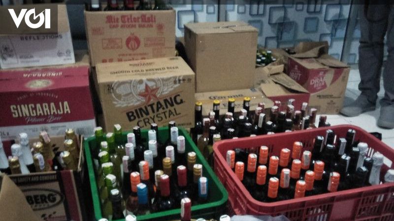 Polisi Sita Ribuan Botol Miras Di Kawasan Mandalika NTB