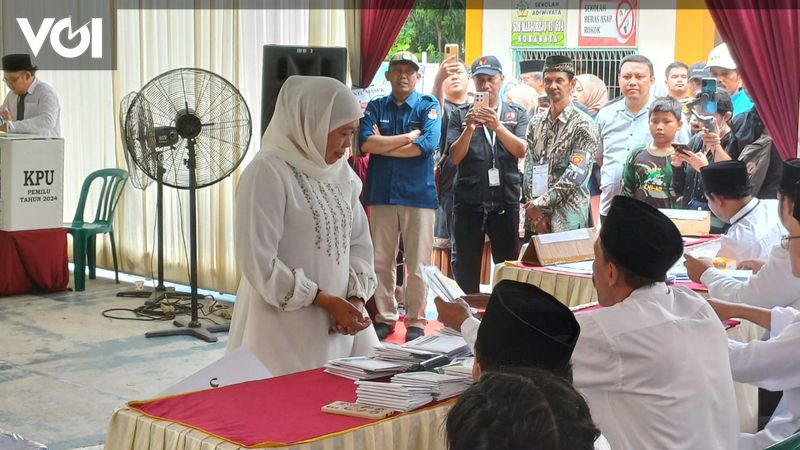 Nyoblos Di TPS 031 Surabaya Khofifah Ingatkan Masyarakat Jangan Golput