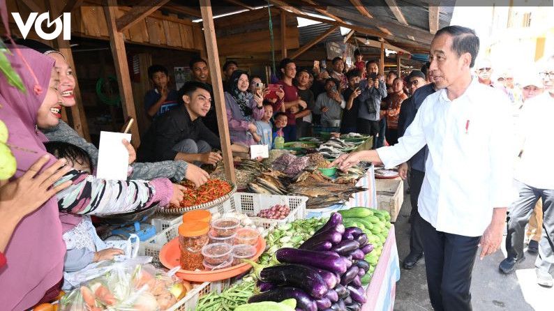 Presiden Jokowi Blusukan Ke Pasar Beringin Buntok Kalteng Pastikan