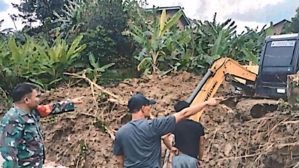 Jebol Dinding Rumah Warga Longsor Di Muara Enim Sumsel