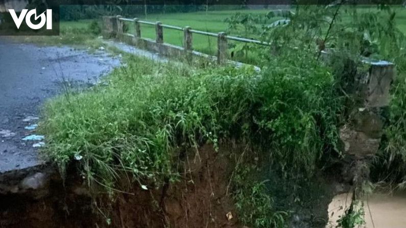 Putus Imbas Hujan Deras Dinas Putr Bangun Jembatan Darurat Penghubung