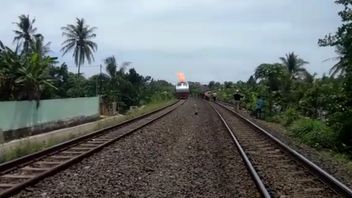 La Locomotive Virale KA à Lampung Libère Du Feu, C’est L’explication De PT KAI