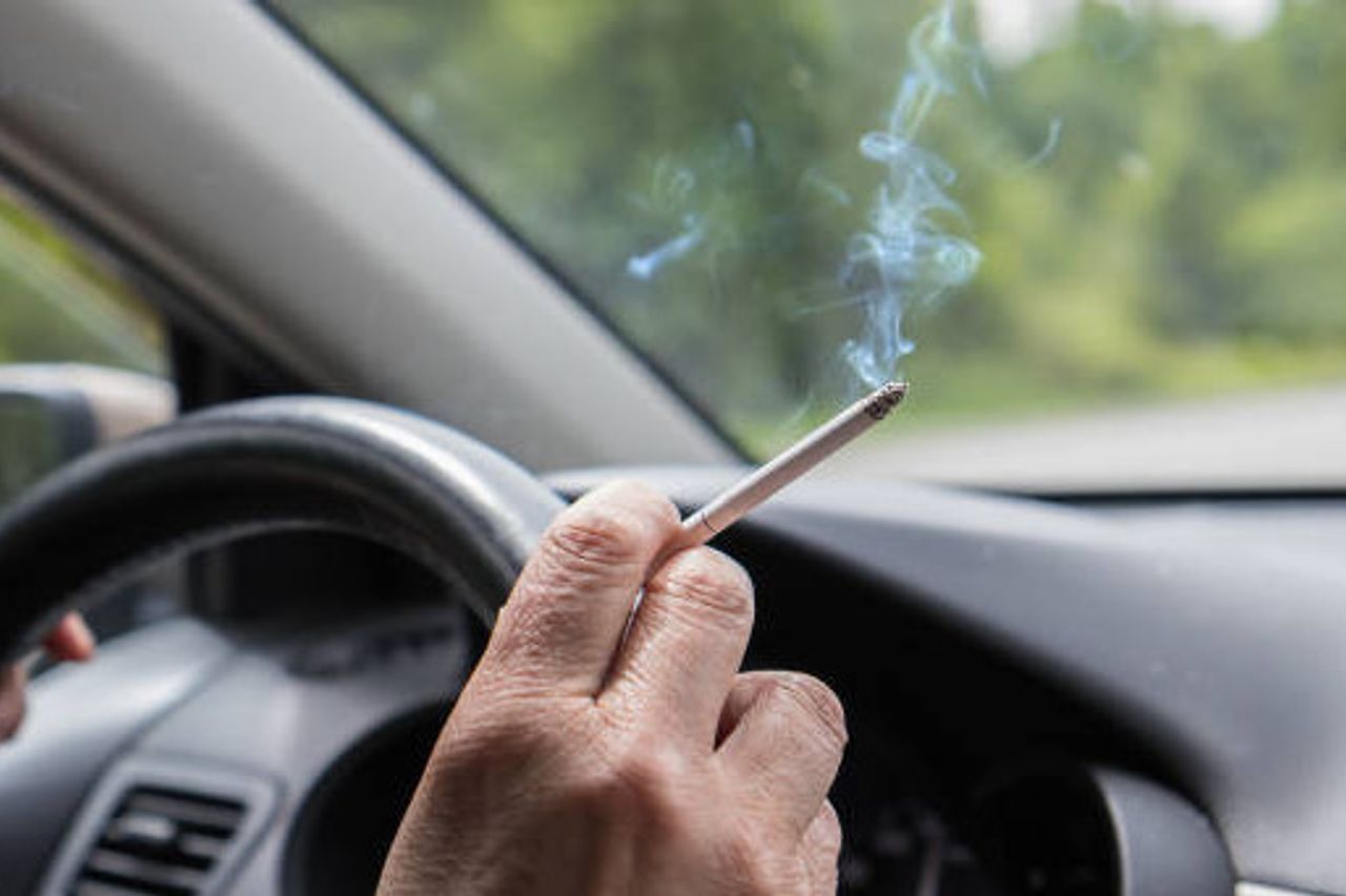人間の車の脳は彼を客観的に考えることができないようにします、ここに説明があります