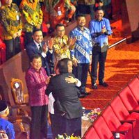 Momen Pelukan Jokowi dan Surya Paloh Hanya Gimmick Politik Semata