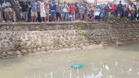 夫が残したうつ病、この女性は川に浮かんで死んだ