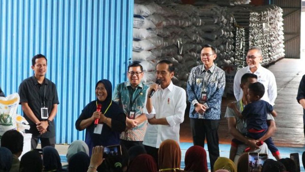 Jokowi Sebut Negara Lain Tak Ada Bantuan Beras Layaknya di Indonesia