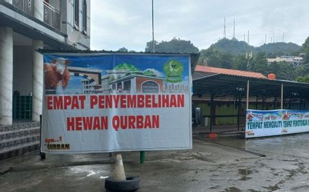 Selain kepada yang Berhak, Masjid  Raya Jayapura juga Bagikan Daging Kurban ke Warga Non-Muslim