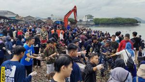 Seribuan Orang Ikut Pandawara Bersihkan Pantai Terkotor Nomor 2 Sukaraja Bandar Lampung, Ini Respons Wali Kota