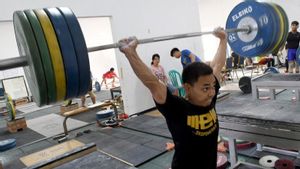Lifters Eko Yuli And Ricko Saputra Fight For 1 Ticket For The 2024 Paris Olympics
