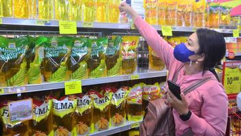 巴别的阿尔法玛特，Indomaret，Hypermart，Transmart和Ramayana出售食用油Rp14，000