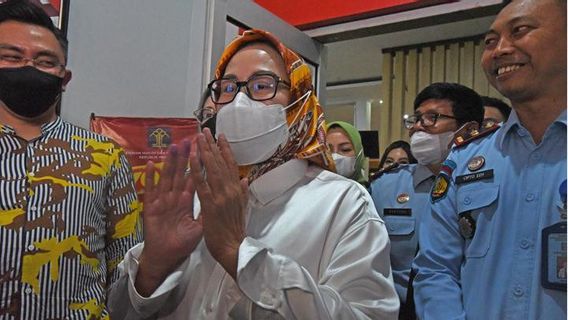 インドネシアの汚職俳優:軽く罰せられ、その後条件付きで釈放される