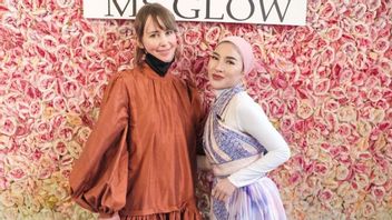 Wanda Hamidah Flicked Her To The Paris Fashion Week Account, MS Glow Finally Apologized