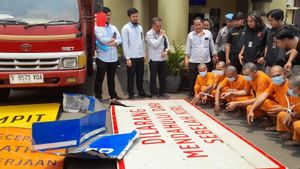 Komplotan Pencuri Rambu 'Dilarang Mendahului dari Kiri' Tol Tangerang-Merak Diringkus Polisi