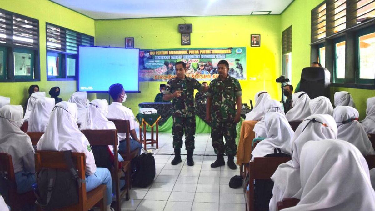 زيارة المدارس في واداس، TNI-Polri عقد التعليم النفسي والتنشئة الاجتماعية للتجنيد TNI