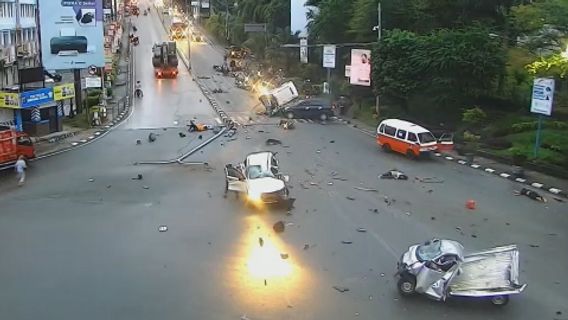 バリクパパンで致命的な事故、5人死亡、数十人が負傷し、1人が病院に重体で紹介