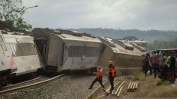 3 سكة حديد سورابايا الوجهة تأخرت بسبب تصادم قطار تورانجا-باندونغ رايا