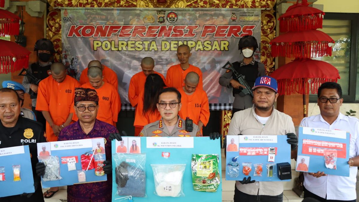 The West Java Pasari Were Arrested For Circulating Nearly 1 Kg Of Crystal Methamphetamine In Denpasar