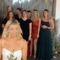 Wanita Ini Ambil Paksa Buket dari Tamu Lain di Resepsi Pernikahan, Videonya Viral