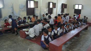 Une Mystérieuse Fièvre En Inde Tue 70 Personnes, Dont 12 Enfants : L’Uttar Pradesh Ferme Les écoles