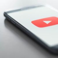 Survei Pew Research: Orang Dewasa Masih Memilih YouTube Dibandingkan TikTok