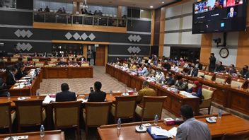 وعرضت اللجنة الثالثة لمجلس النواب وحكومة مشروع القانون على الجلسة العامة لإقراره ليصبح قانونا.