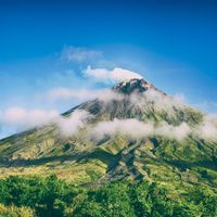 Menikmati Keindahan Gunung Salak dari 6 Tempat Wisata Alam Ini