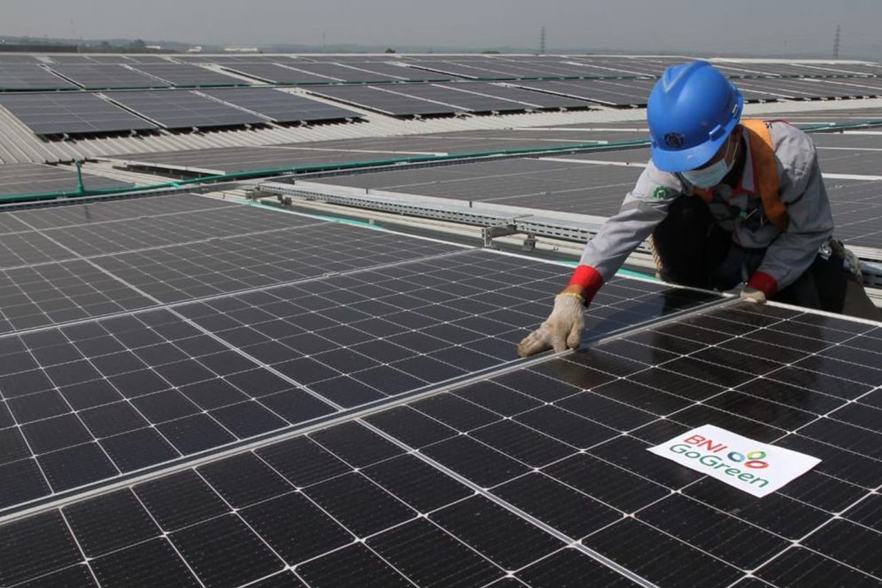 マルク県の島嶼部は発電所を必要とし、降雨量が多いため太陽光発電を使用できない