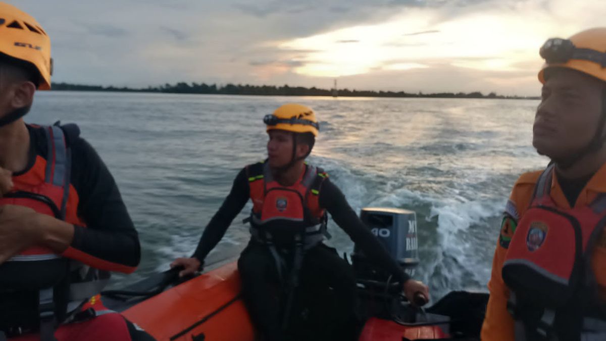 Pencarian Pilot dan Helikopter Polri NBO-105 yang Hilang di Perairan Beltim Masih Terus Dilakukan