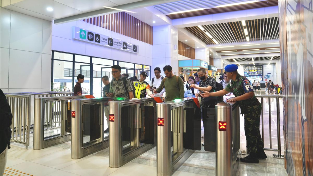 バンドン地震後に安全と宣言された高速列車が運行を再開