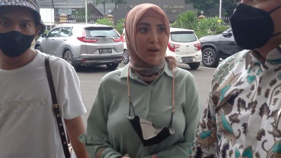 Ayu Aulia Penuhi Panggilan Polres Jaksel, Soal Pencemaran Nama Baik Ade Ratna Sari