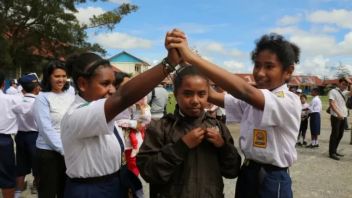 Biak Numfor Papua有200所学校，但只有26名教师符合教育和文化部的要求成为校长