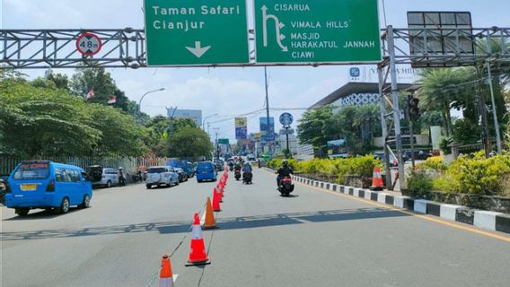 يطلب من المسافرين الذين يعبرون خط Simpang Gadog Bogor إكمال التطعيمات ، ويتم توفير وظائف اللقاح