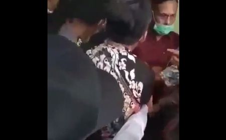 Seru! Saling Teriak Antara Menteri Risma dengan Warga Lombok Timur Soal Penyaluran Bansos