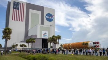 SLS Rocket Core Stage For Artemis II Mission Arrives At NASA Facilities