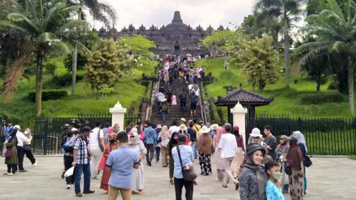 Terjadi Lonjakan Wisatawan di Candi Borobudur, Sektor Pariwisata Mulai Normal