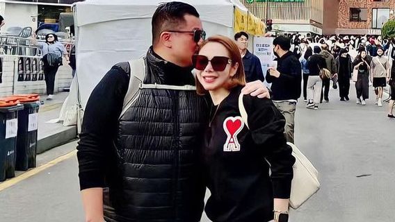 Muka Masih Bengkak Sehabis Oplas, Intip Foto Femmy Permatasari Jalan-Jalan di Korea Selatan