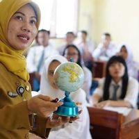 DPR Minta Presiden Prabowo Hapus Cluster Guru, Satukan Jadi PNS