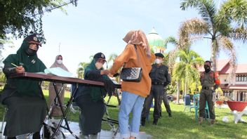 Polisi Syariat Jaring Puluhan Wanita Berbusana Ketat dan Pria Bercelana Pendek di Aceh Barat untuk Dilakukan Pembinaan