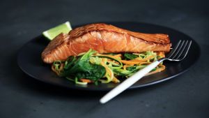 Selain Baik Bagi Kesehatan, Ini 7 Manfaat Sering Mengonsumsi Ikan Salmon