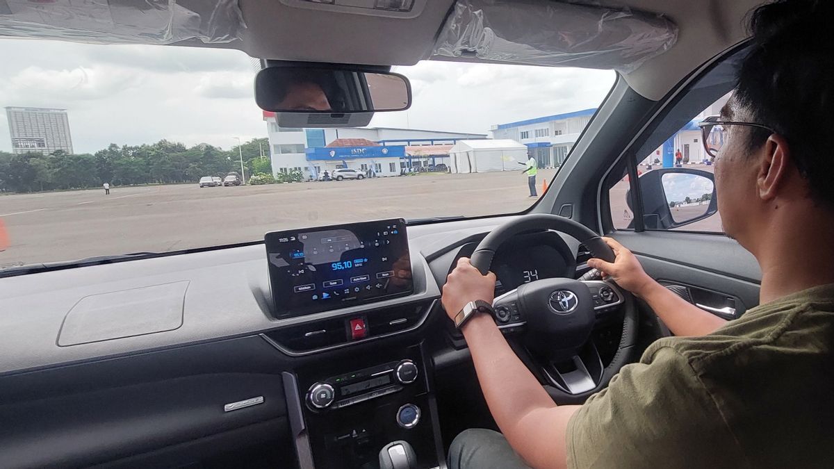 This Is What It Feels Like Driving A Toyota Veloz Hybrid The Most Expensive Variant That Saves Fuel And Is Getting More Sophisticated