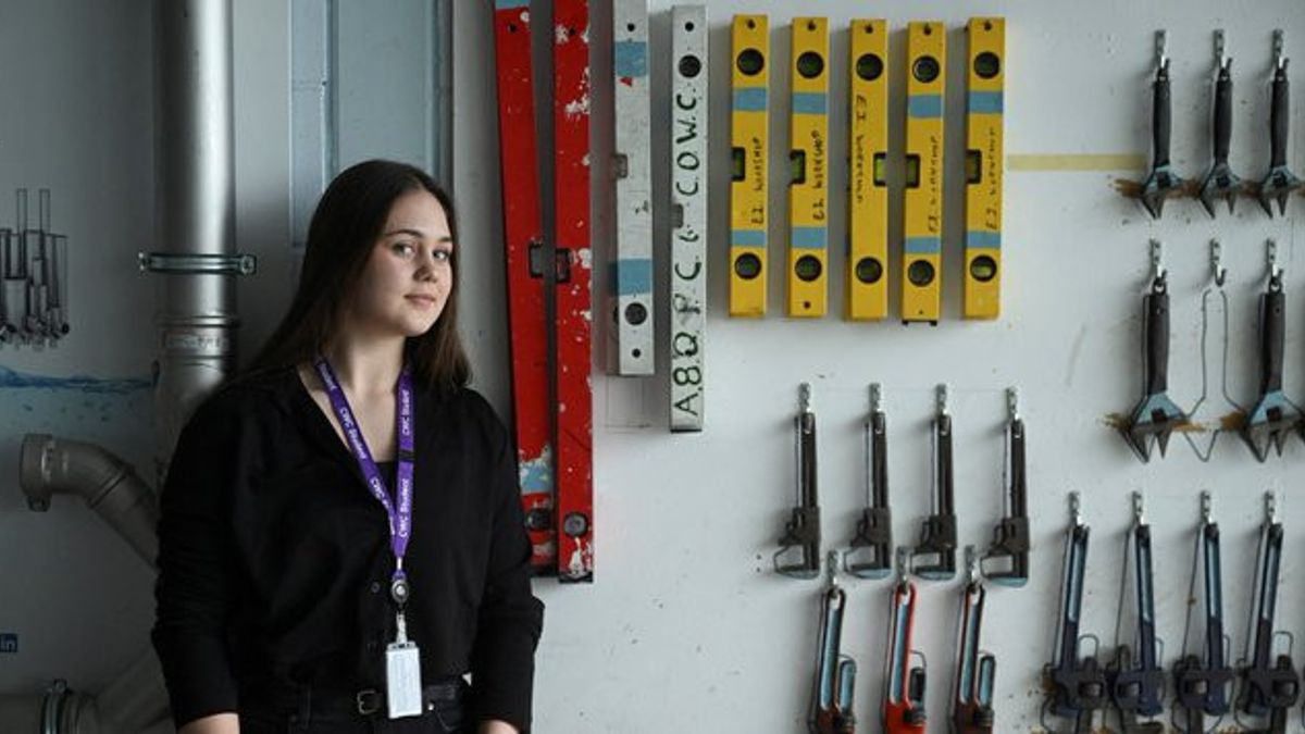 Worried About Loss Of Work Because Of AI, British Young People Switch To Performance Profession