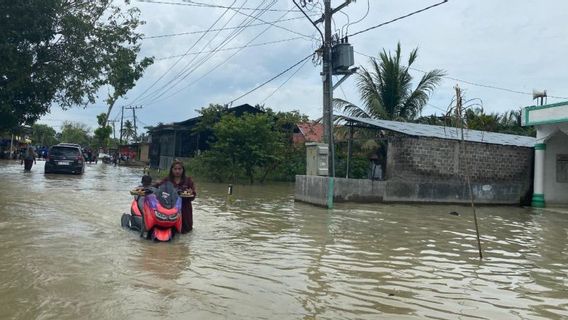 水はまだ退いていない、帰りたい:セルダン・ベダガイ難民キャンプで生き延びる高齢者の物語