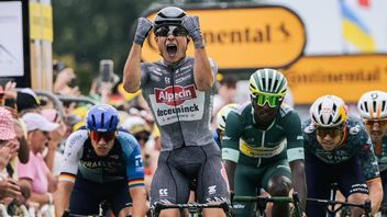 Jasper Philipsen remporte la 10e étape du Tour de France 2024 grâce à l’aide de Masieu van der Poel