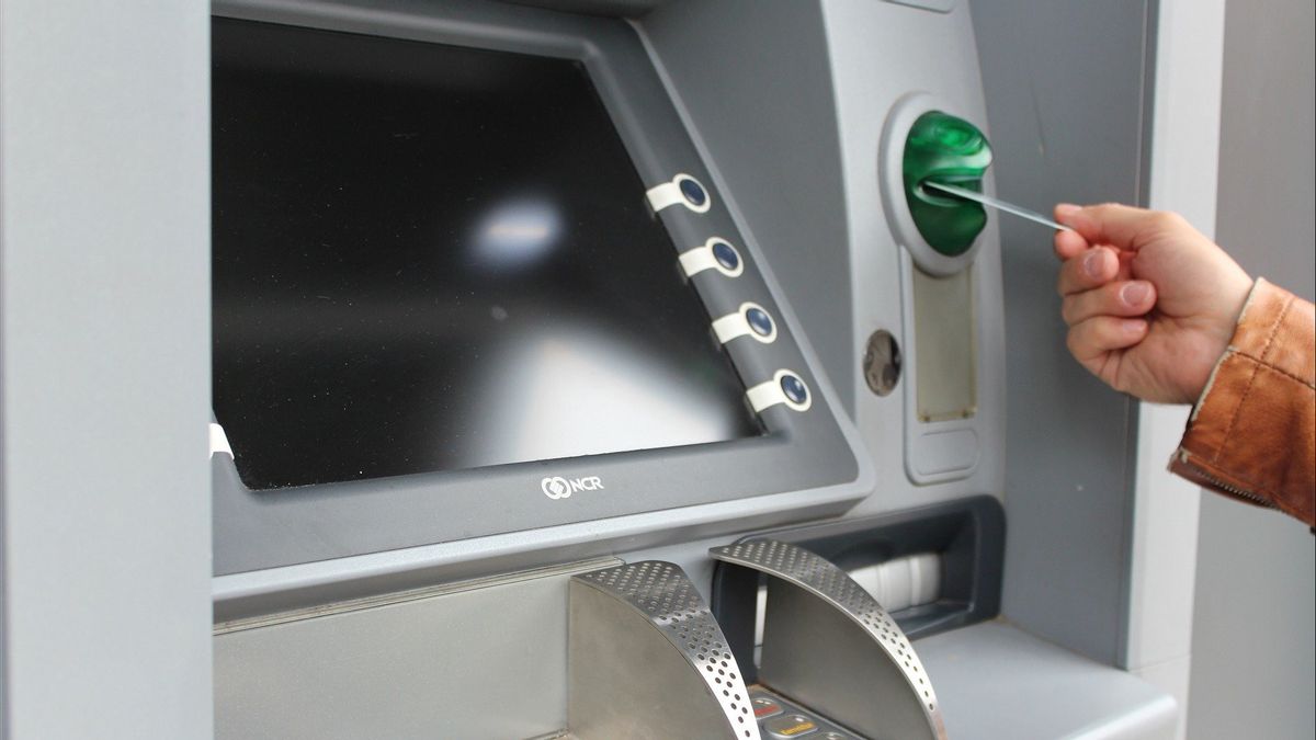 خطأ في نظام الأمان مشتبه به في بنك DKI ATM اقتحام