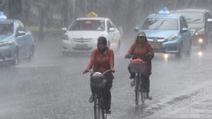 Cuaca Senin: Hujan Hampir Merata di Tanah Air, Waspadai Petir di Sejumlah Kota