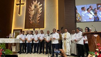 Visite à l'église le soir de Noël, Pramono demande aux fidèles de prier pour les victimes de la catastrophe de Sumatra