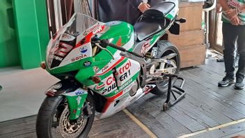在Mandalika MotoGP上铺设,LCR本田摩托车似乎与龙目岛蜡染设计不同