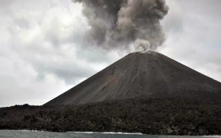 Muntahkan Abu Setinggi 150 Meter, Gunung Anak Krakatau Kembali Erupsi