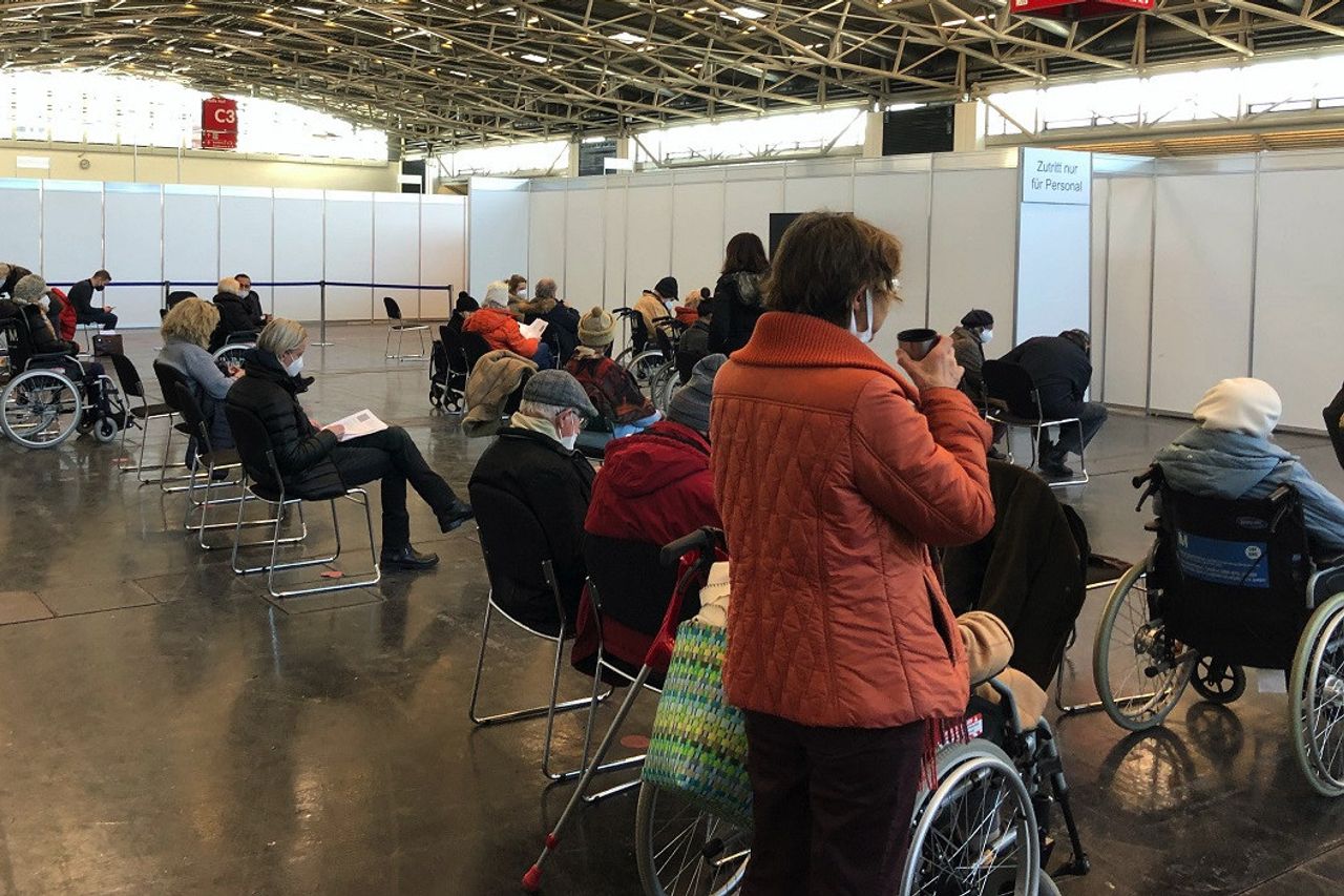 Les Cas De COVID-19 Dans Plusieurs Pays Continuent De Battre Des Records, L’Europe Fait Pression Pour L’expansion Des Vaccins De Rappel